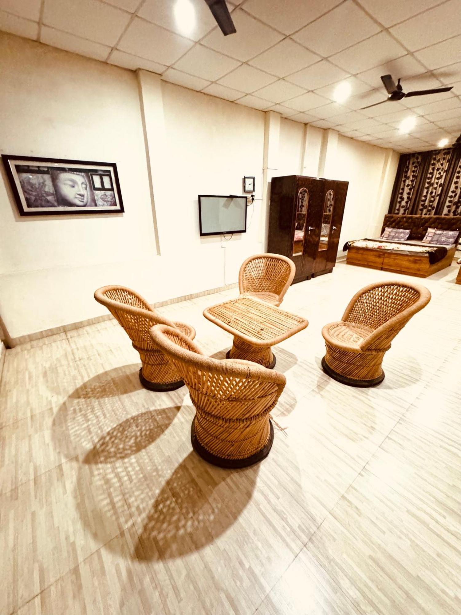Qube House Bnb Rišikéš Exteriér fotografie